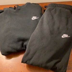 BLACK NIKE HOODIE & SWEATPANT BUNDLE